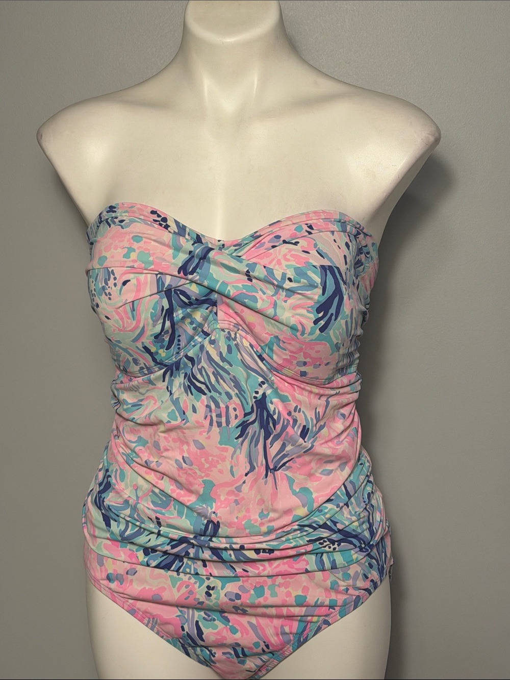 Lilly Pulitzer Ladies one piece Flamenco Swimsuit: size 16. Slightly faded.